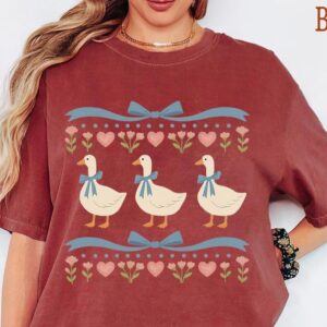 Comfort Colors® Vintage 80s Goose Shirt, Funny Blue Ribbon Goose Tee, Retro Goose Graphic Shirt, Cute Farm Animal Tee, Cottagecore Gift Tee